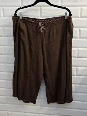 Xhilaration Women’s Large Brown Flowy Capri Pants with Drawstring Waist